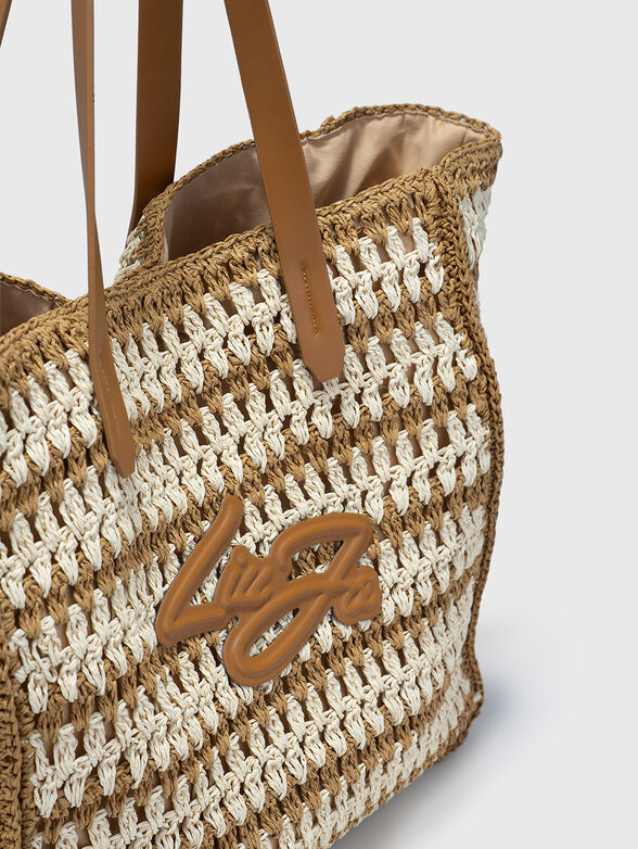 Woven bag with embossed logo - 4