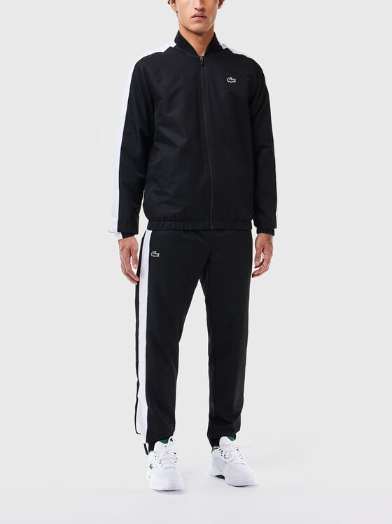 Спортен тенис екип с контрастни кантове и лого принт - 1