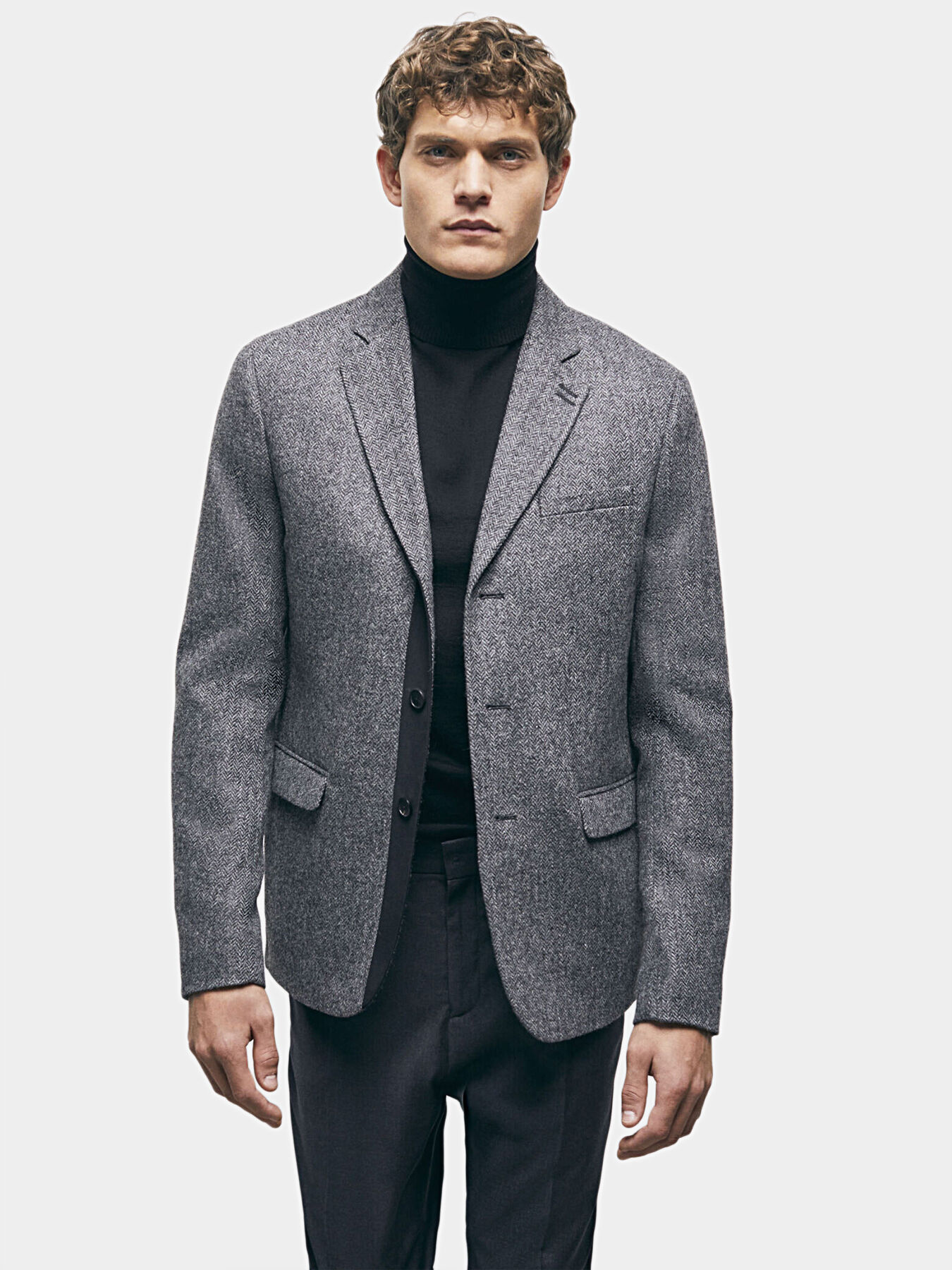 【きれいめファッション51選】上品さと清潔感をキープし Grey wool Globalbrandsstore.com/en — KOOPLES THE brand blazer トップス