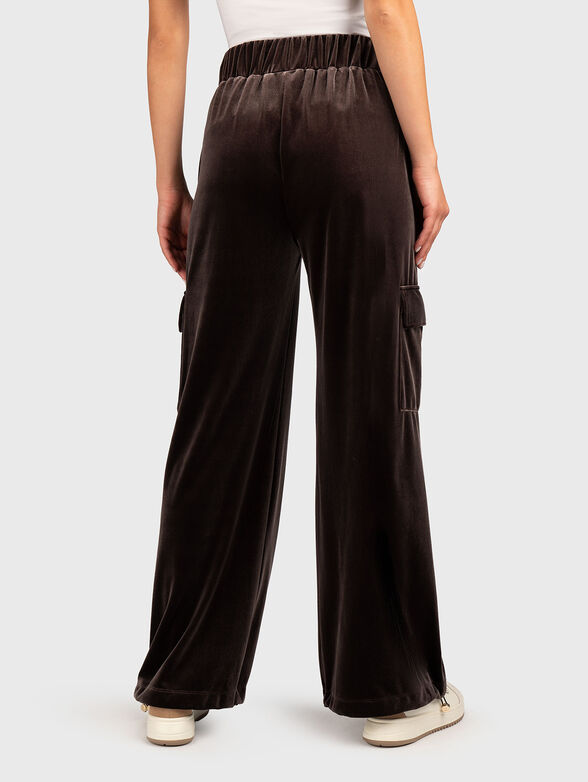 Sports pants with side pockets - 2