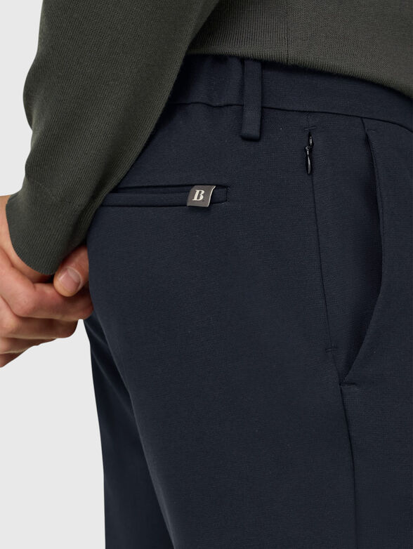 Dark blue trousers with a cuff - 3