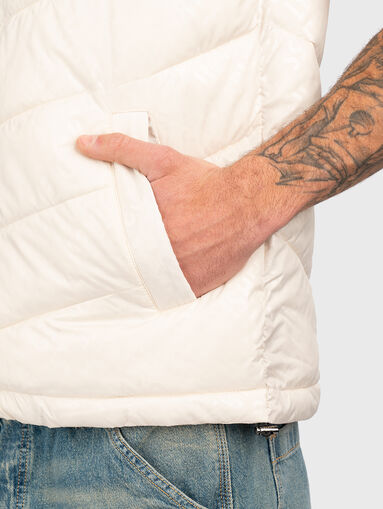 Black vest with triangular logo - 5