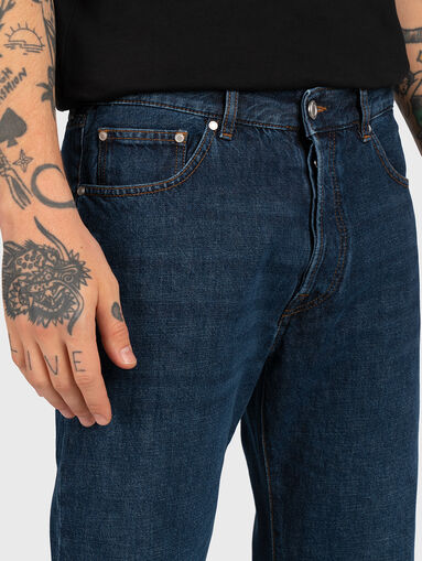 Blue jeans with five pockets - 3