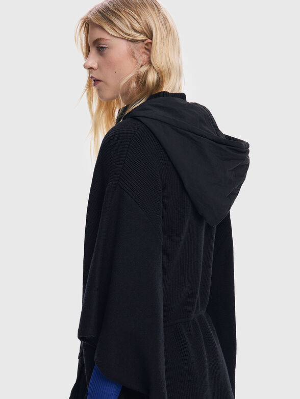 ALDAMA poncho with accent pockets - 5