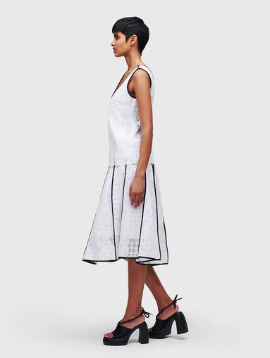 Black lace top with embroidery - 5