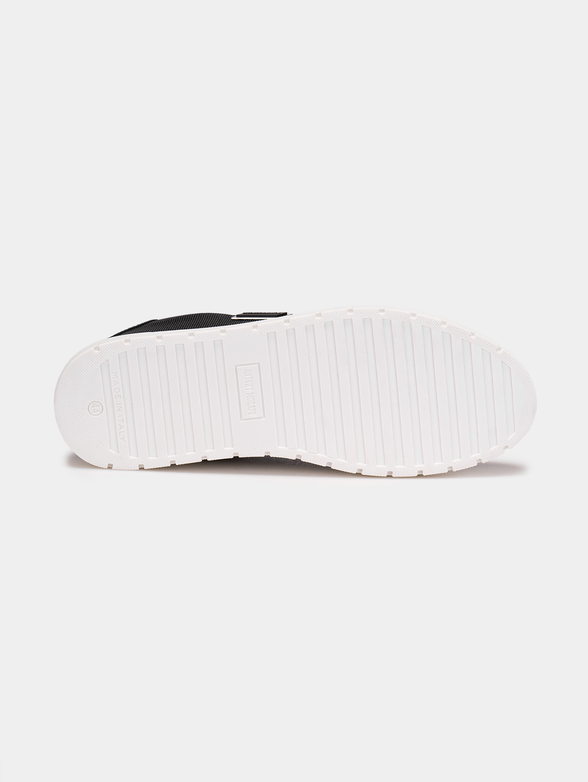 Black sneakers with metal logo detail - 5