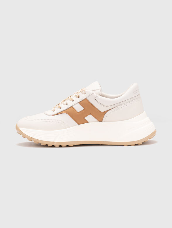 Leather sneakers with a logo detail - 4