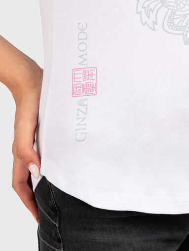 White T-shirt with accent prints  - 4