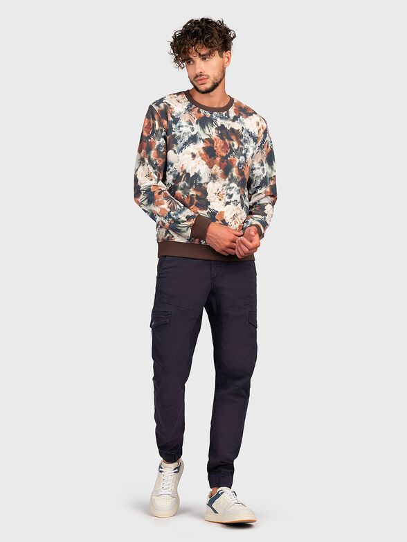 Sweatshirt with accent floral print - 2
