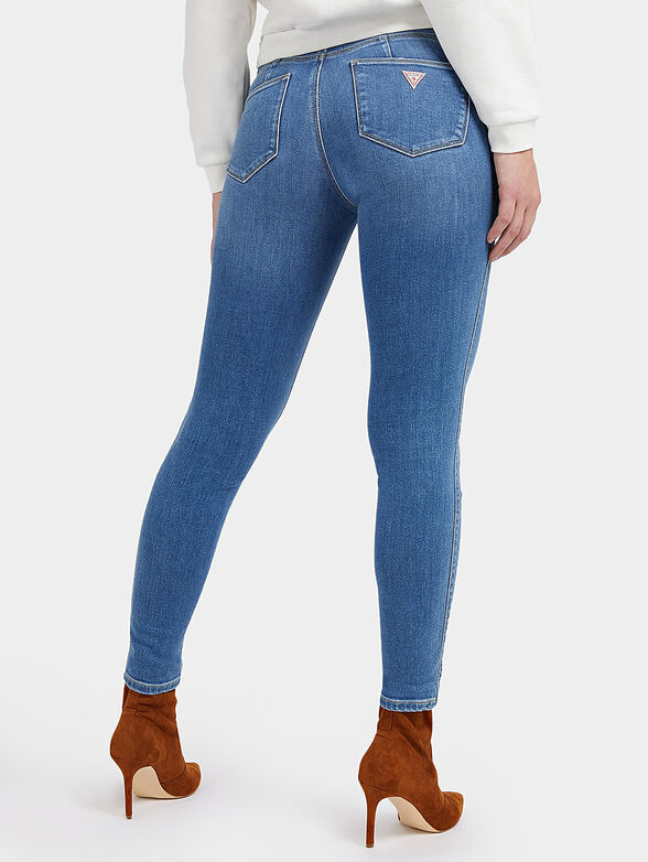 Blue jeans with logo patch - 2