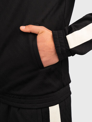 Sweatshirt with contrast stripes on the sleeves - 5