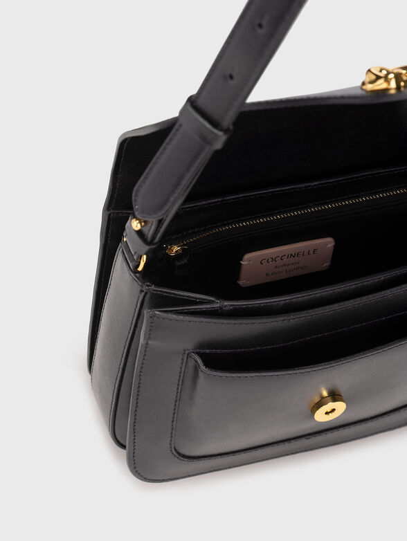 Leather crossbody bag in beige - 6