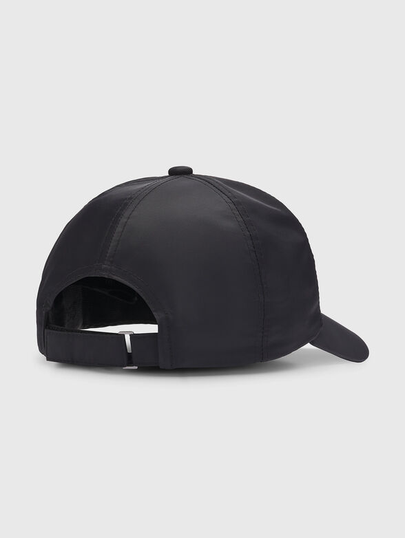 Baseball cap with logo - 3
