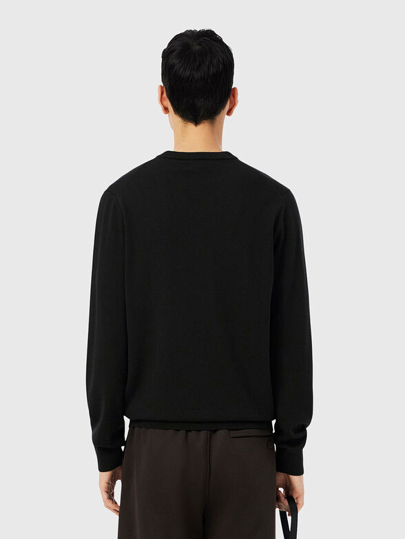 Wool sweater with V-neck - 3