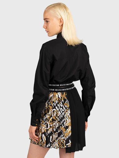Cropped shirt with logo band and golden buttons - 3