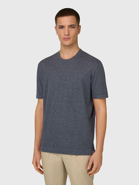 T-shirt with an oval neckline - 1