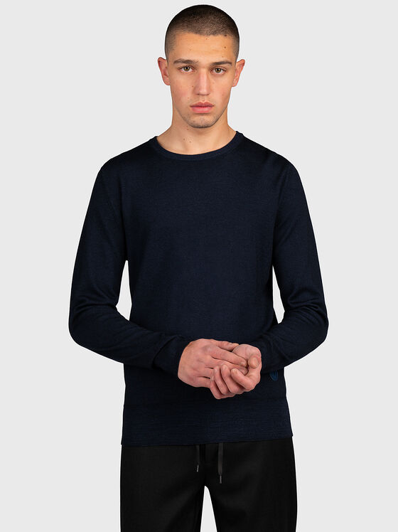 Вълнен пуловер с овално деколте  - 1