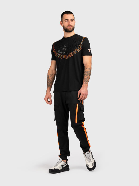 Sports pants with contrasting elements - 4