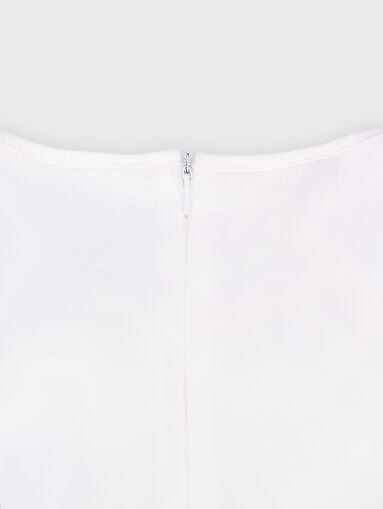 Dresses with ruffle in white color - 3