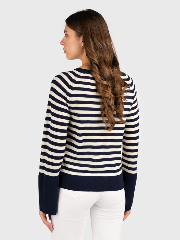 Wool sweater with accent button - 3