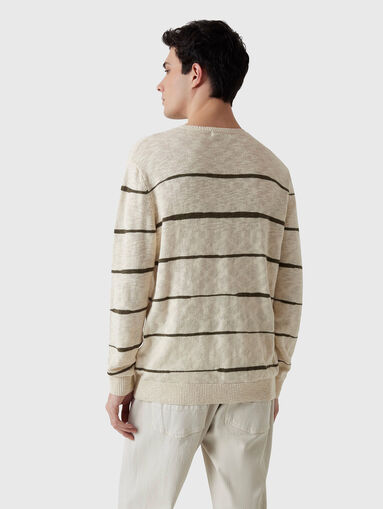 Sweater with oval neckline  - 3