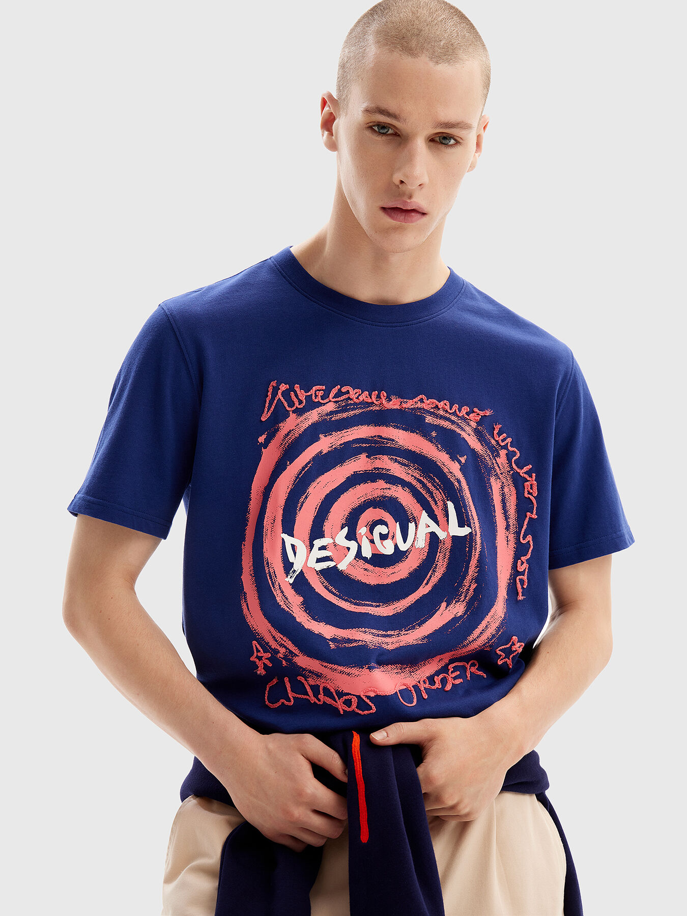 Dark blue T shirt with contrasting logo brand DESIGUAL Globalbrandsstore en