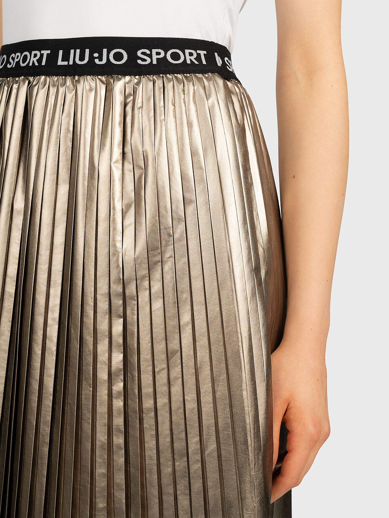 Gold pleated skirt 9mm hotsell