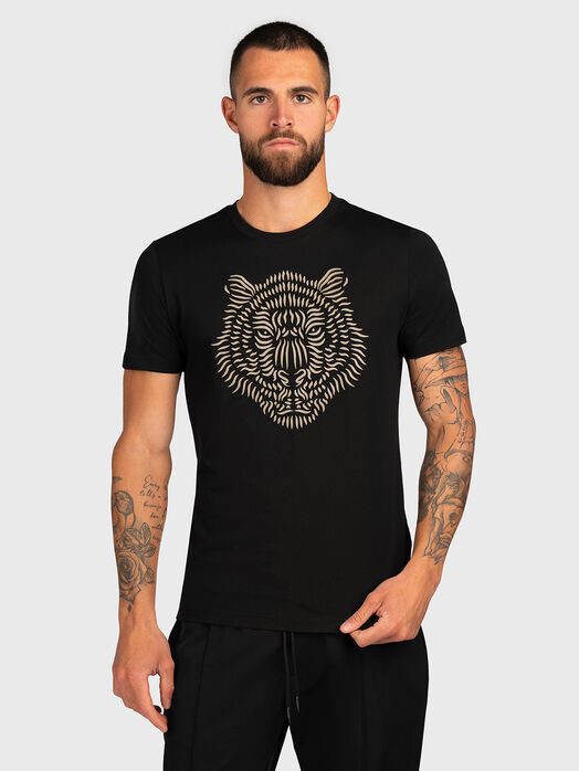 Black T-shirt with contrast print