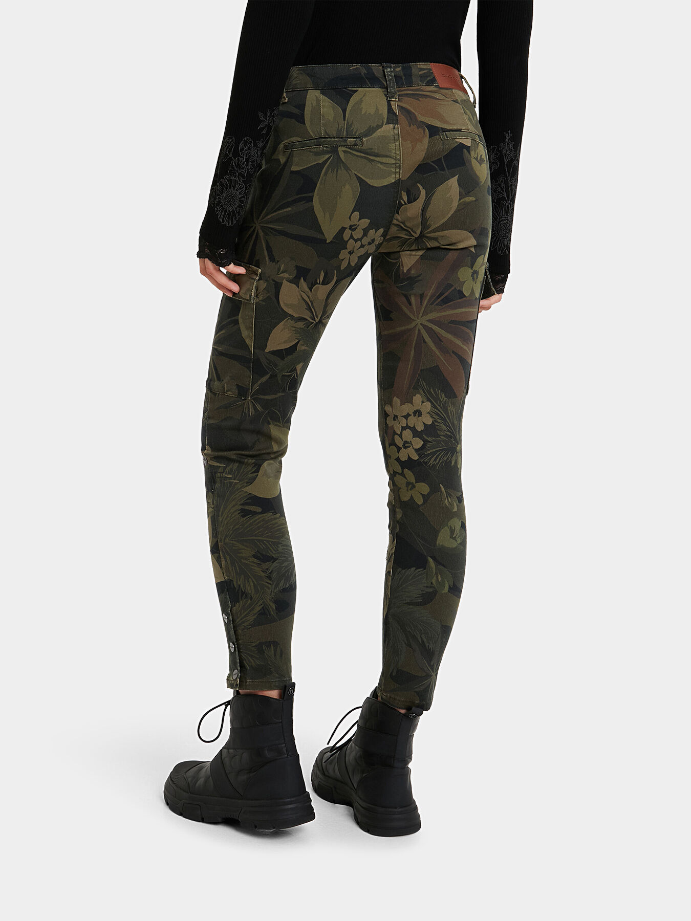 デシグアル Desigual 長パンツ PANT PINTUCK CAMO （ホワイト