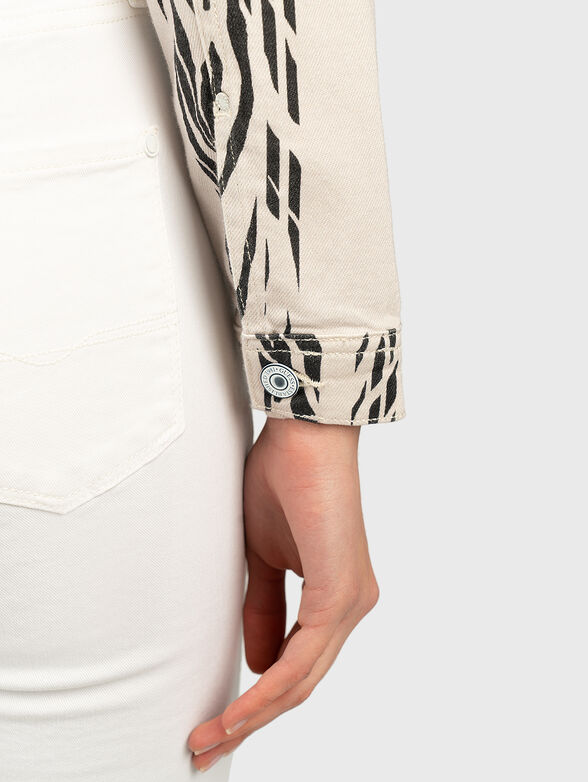 DORIA Denim jacket with print - 5