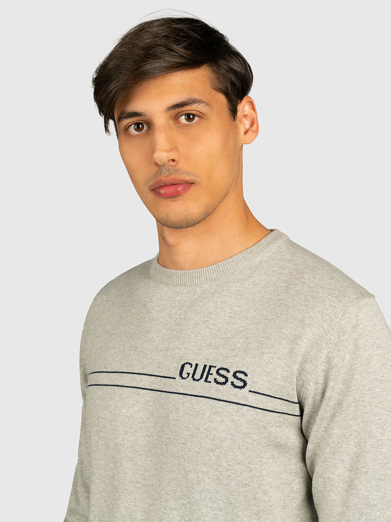 Black sweater with contrasting logo brand GUESS Globalbrandsstore en
