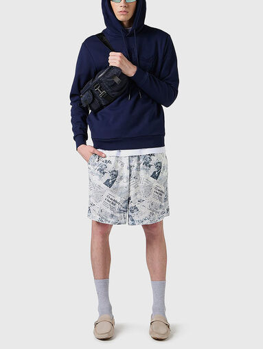 Linen shorts with accent print - 5