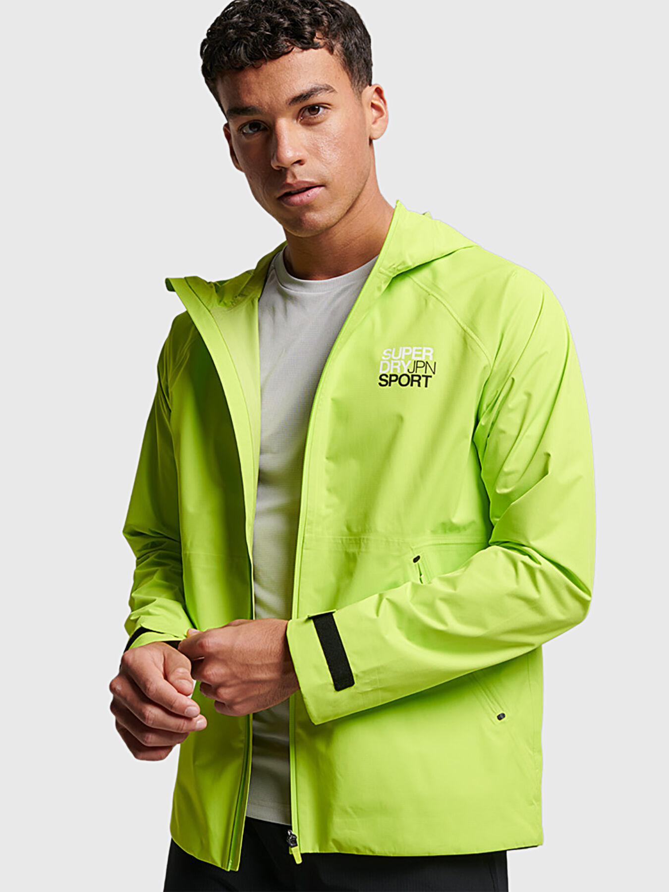 Black waterproof jacket brand SUPERDRY Globalbrandsstore en