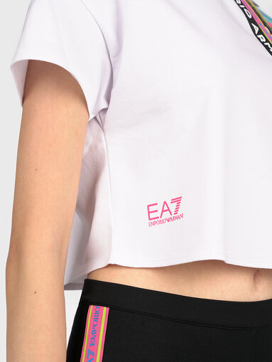 Shortened T-shirt with logo accents - 3