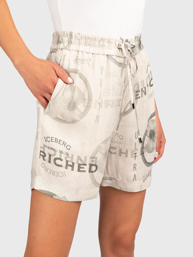 Shorts with accent print - 4