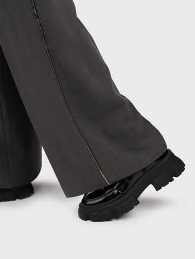 Wide leg viscose blend trousers - 4