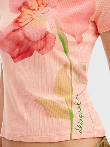T-shirt in peach colour with floral print - 4
