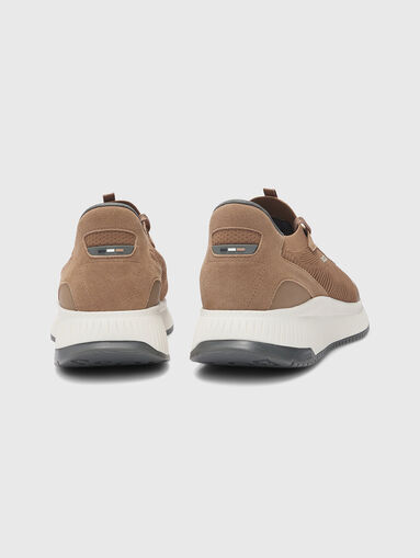 Black sports shoes with logo - 4