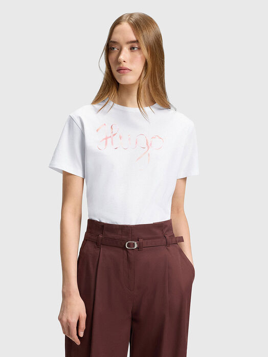 T-shirt with oval neckline