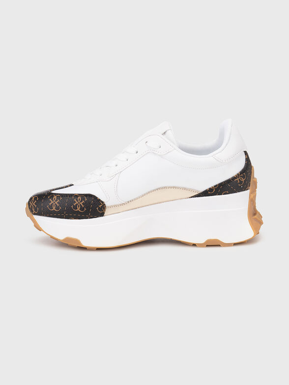 Sports shoes with gold logo accent - 4