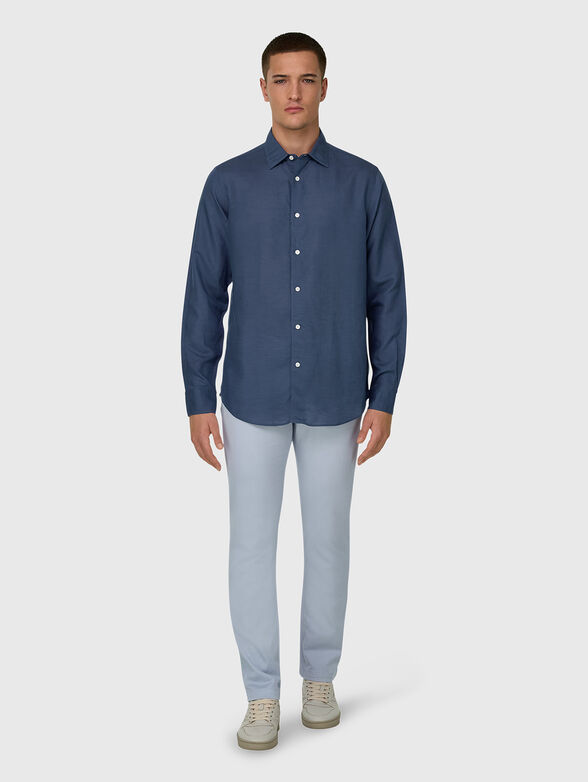 Shirt with contrasting buttons - 2