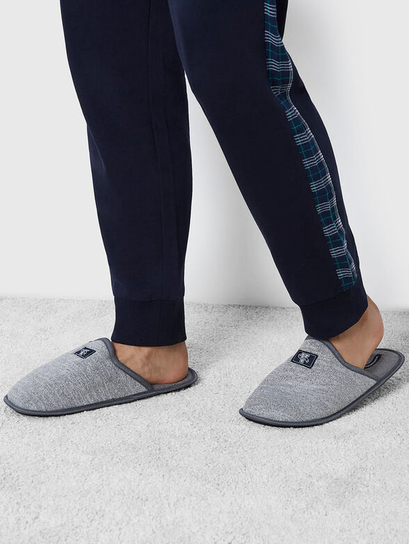 VARSITY II grey slippers with logo - 2