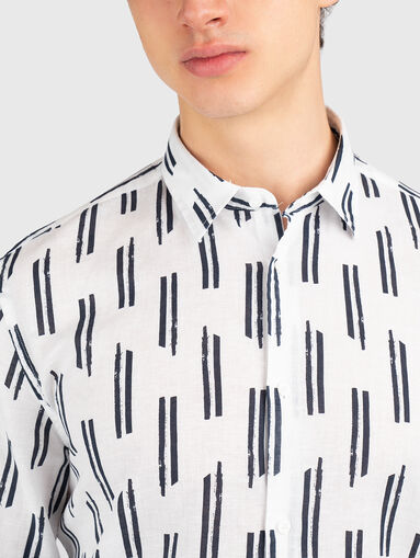 Shirt with an abstract print - 4