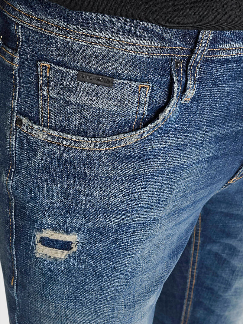 Slim jeans with accent rips - 3