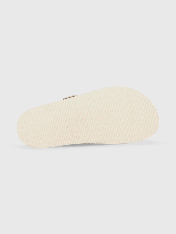 Slippers with golden details - 5