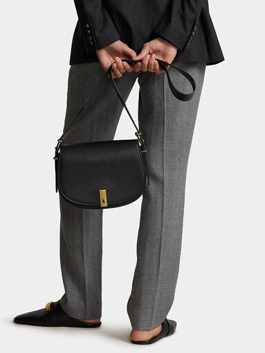 Crossbody bag with metal logo clasp - 5