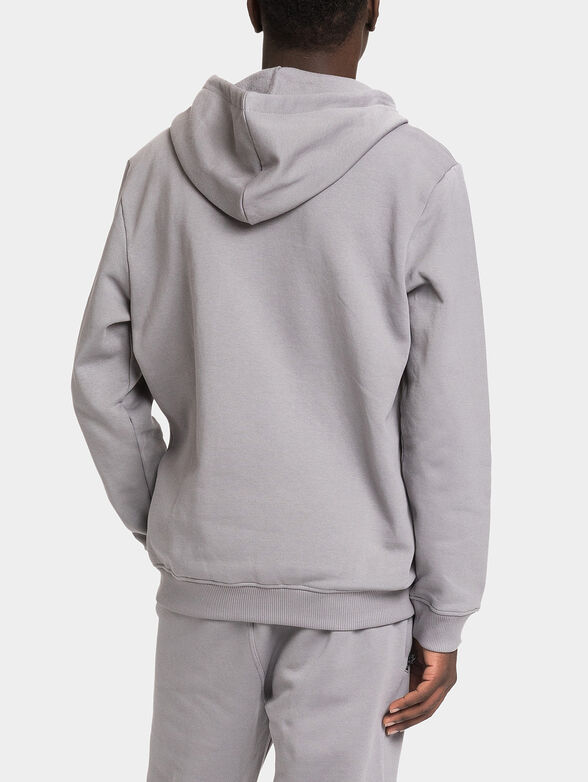 Hooded sweatshirt and zipper - 3
