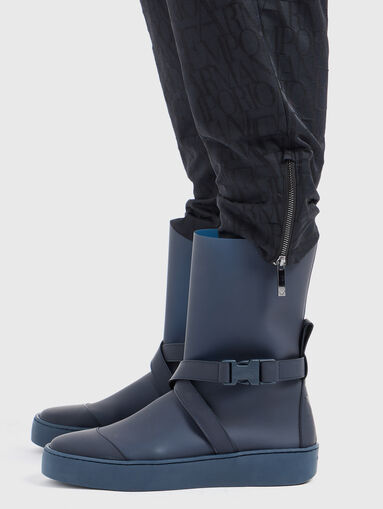 High waisted trousers with print - 4