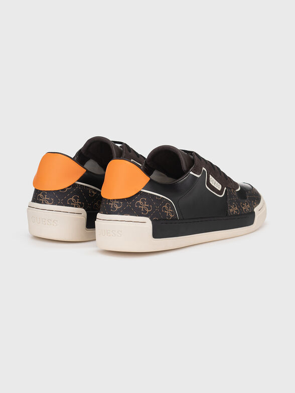 Sports shoes with coloured insert - 3
