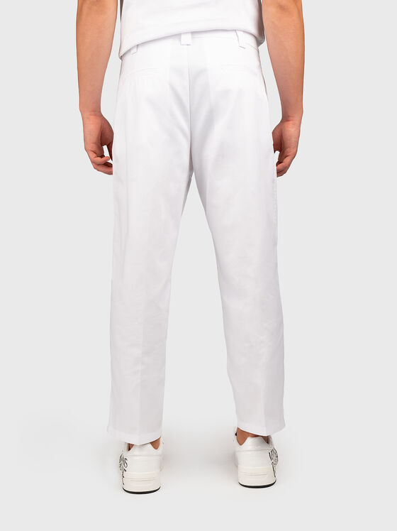 Бял панталон с контрастен лого детайл - 2